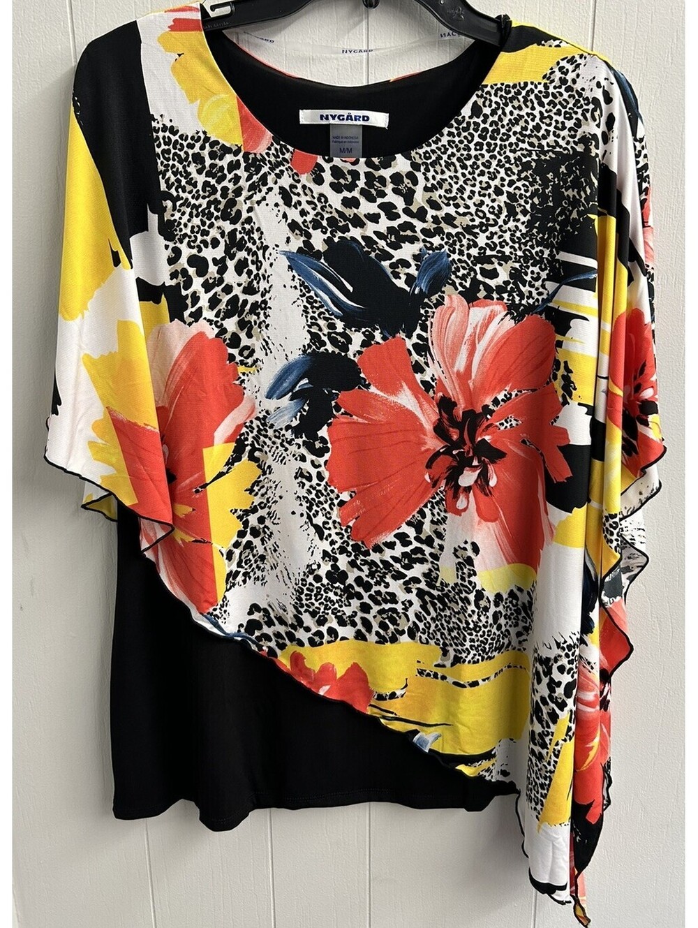Nygard Butterfly Top. Black Undershirt. Floral Overlay. Size Medium. NWT.